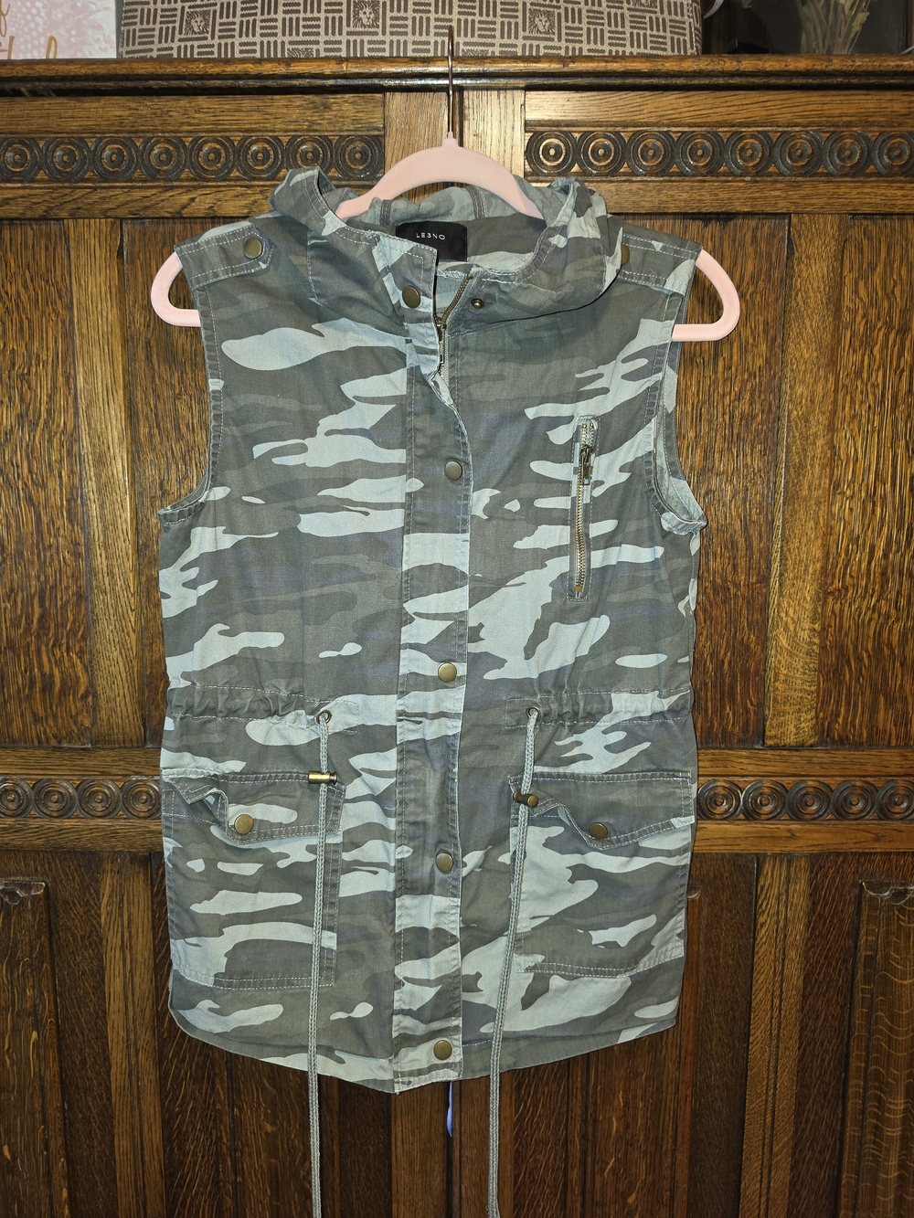 Sleeveless Camo Utility Vest with Drawcord Waist - Gray